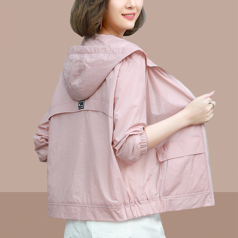 短款防晒衣女士薄款外套2024夏新款时尚中老年妈妈洋气透气防晒服