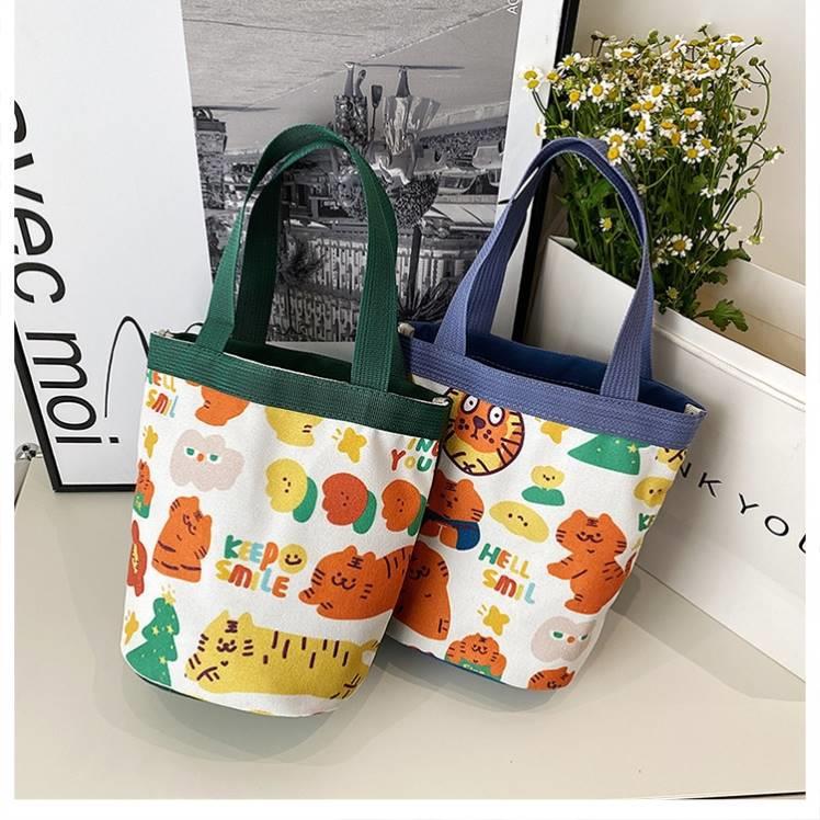 日系小帆布包水桶包女可爱出门手提上班族饭盒小拎包外出杂物布包