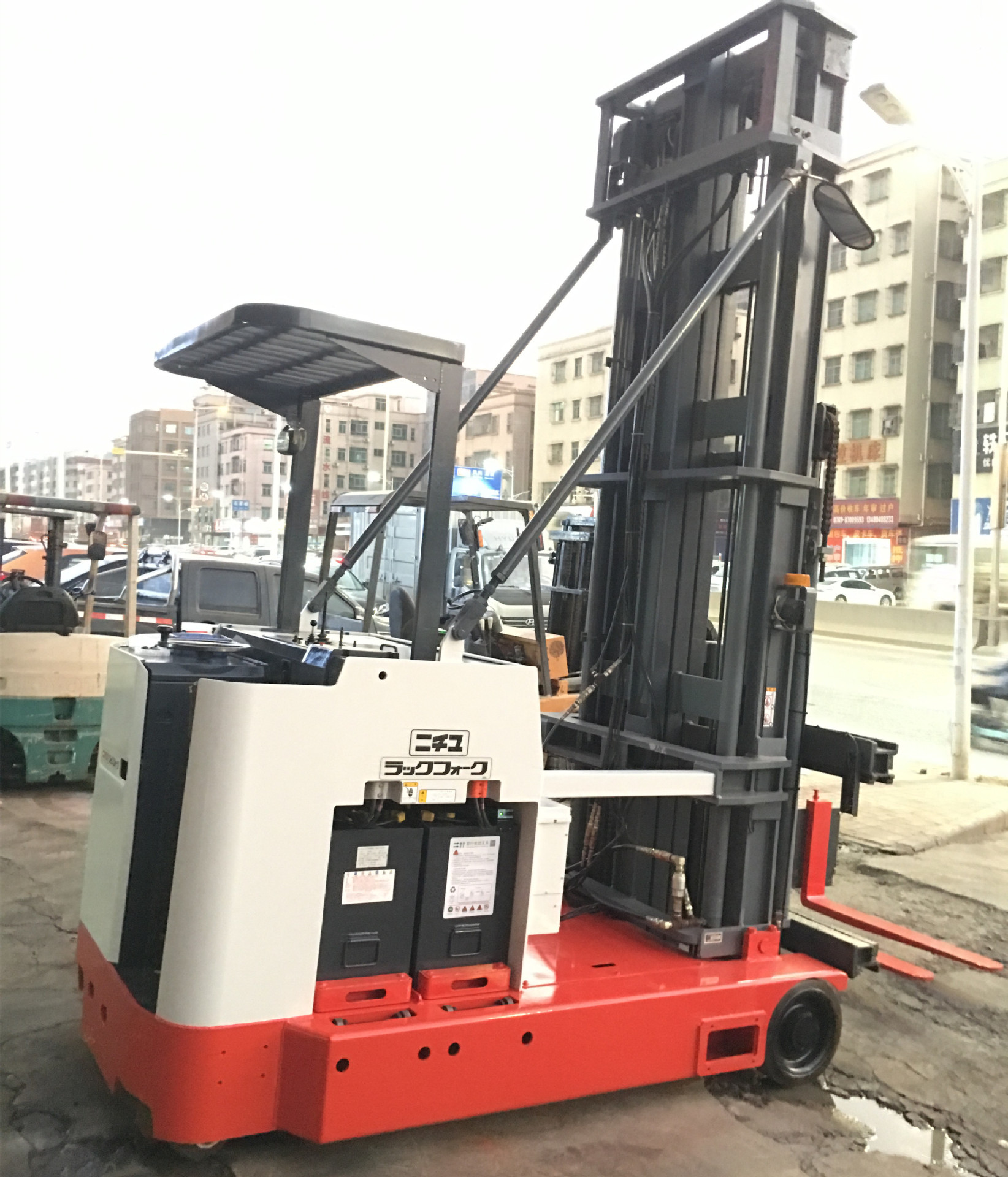 二手nichiyu三向堆垛叉车 品牌 日本二千工(nichiyu) 型号 frt15-b51