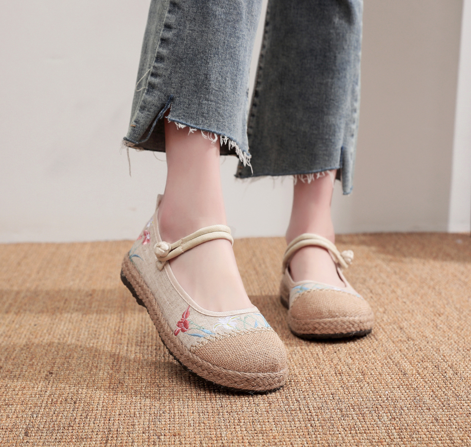 22年春季新款老北京绣花鞋女士绣花亚麻布鞋民族风浅口绣花鞋