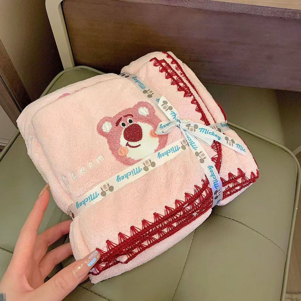 New Coral Velvet Hook Towels Two-Piece Set Cartoon Embroidery Cute Children Adult Towels Two-Piece Set
