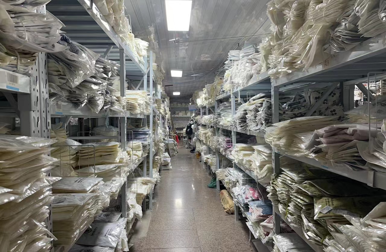 广州伊诺美实力雄厚,重信用,守合同,保证产品质量,以多类目经营和薄利