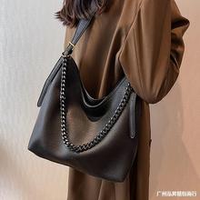 黑色包包女2023新款时尚大容量通勤斜挎包休闲百搭单肩托特包软皮