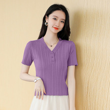 今年流行上衣短袖设计感V领淑女气质配裙子的紫色短款冰丝针织T恤