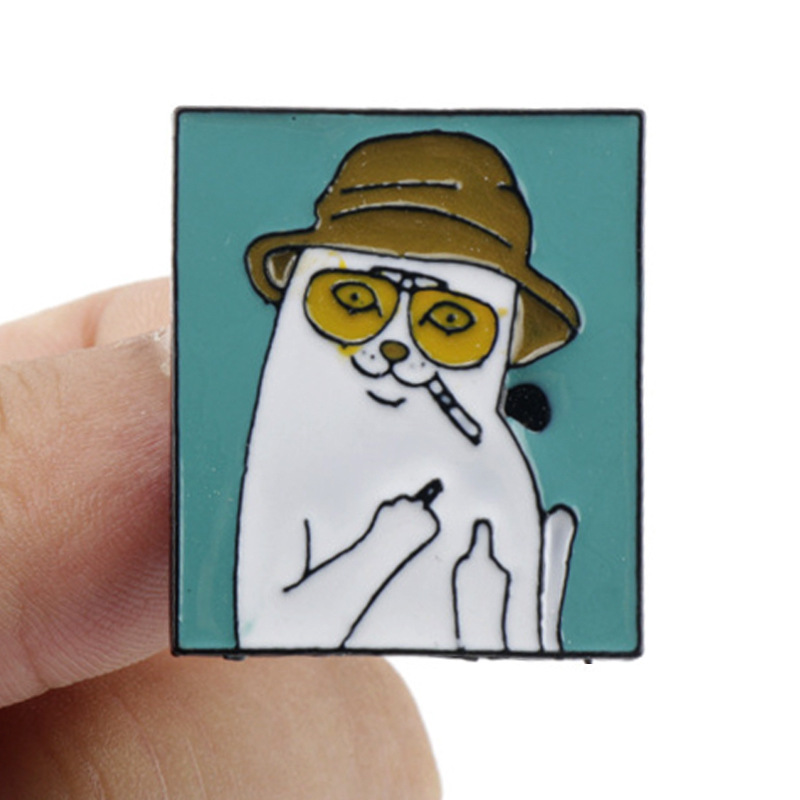 跨境热销创意贱猫系列鄙视手势胸针猫咪搞怪动作表情书包帽子配饰