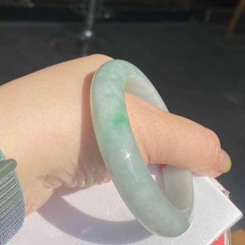 批发天然翡翠A货玉质细腻批发 飘绿正圈手镯翡翠手镯珠宝饰品