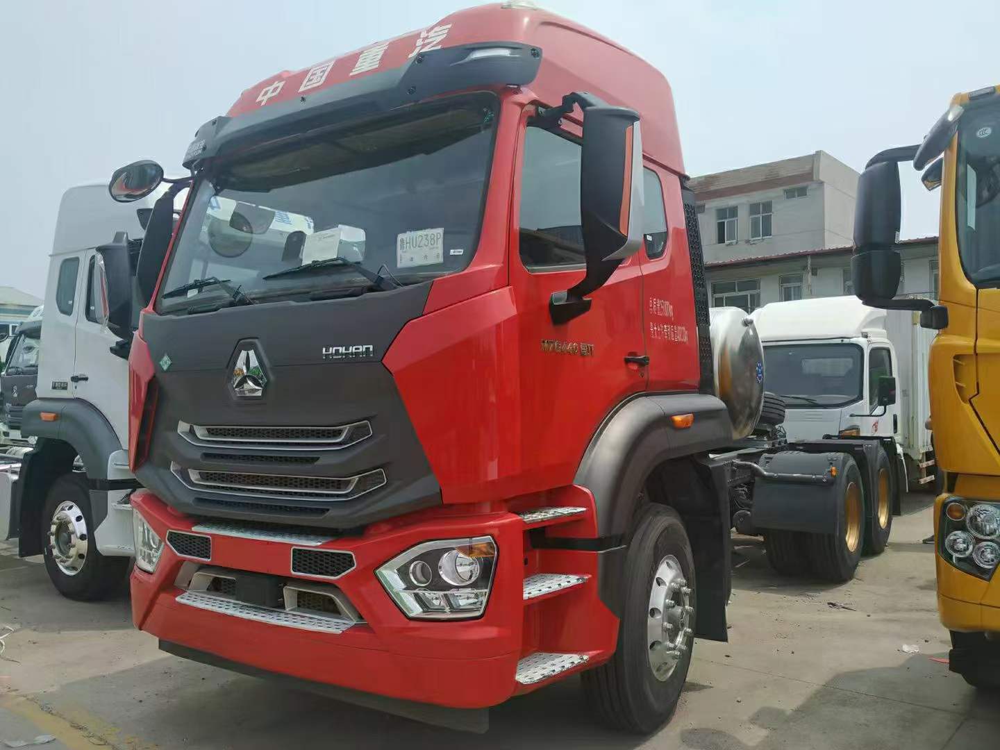 重汽豪瀚国六lng牵引车玛瑙红双驱牵引车无区域-阿里巴巴