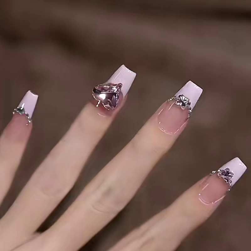 淡粉色甜美风法式美甲爆闪大颗爱心粉钻镶小碎钻穿戴甲可拆卸甲片