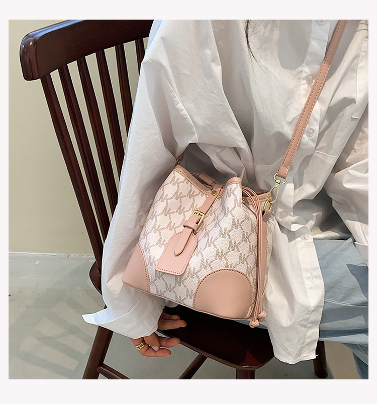 女包2021夏季新款小mk水桶包包 时尚便携迷你抽带手提包包斜跨包