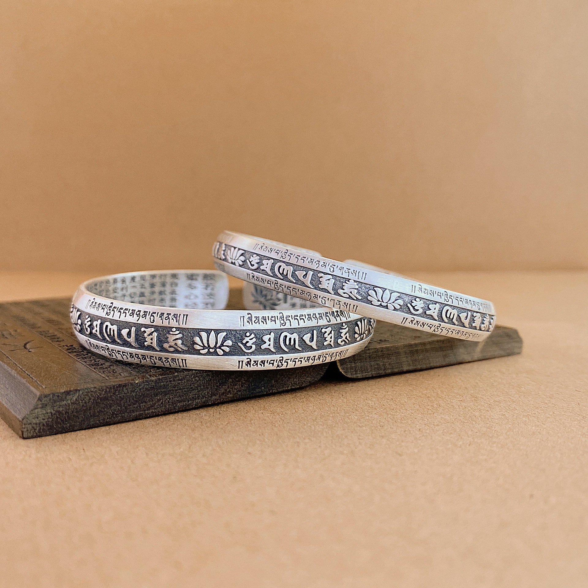 福氏足银999做旧莲花六字真言藏文般若波罗蜜多心经纯银手镯情侣