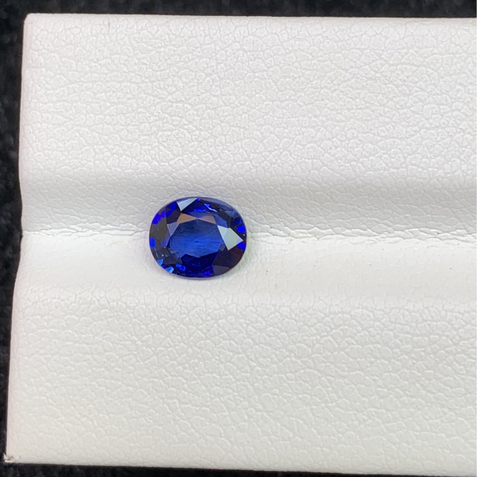 斯里兰卡皇家蓝蓝宝石1.06ct椭圆形满火彩晶体干净-阿里巴巴