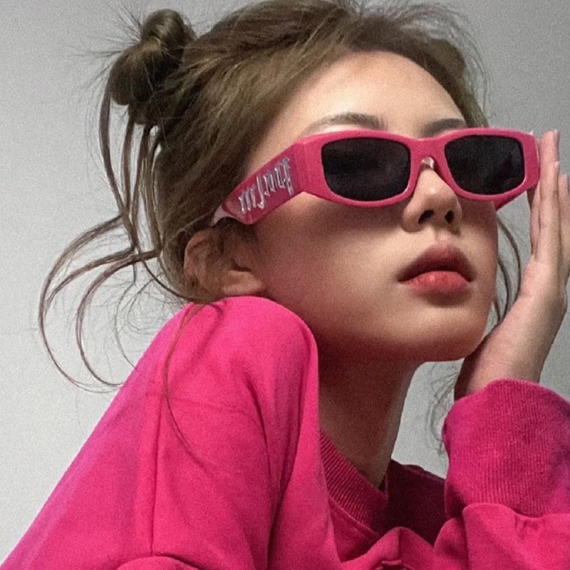 2024新款小框嫩粉色字母太阳镜欧美ins网红墨镜朋克潮