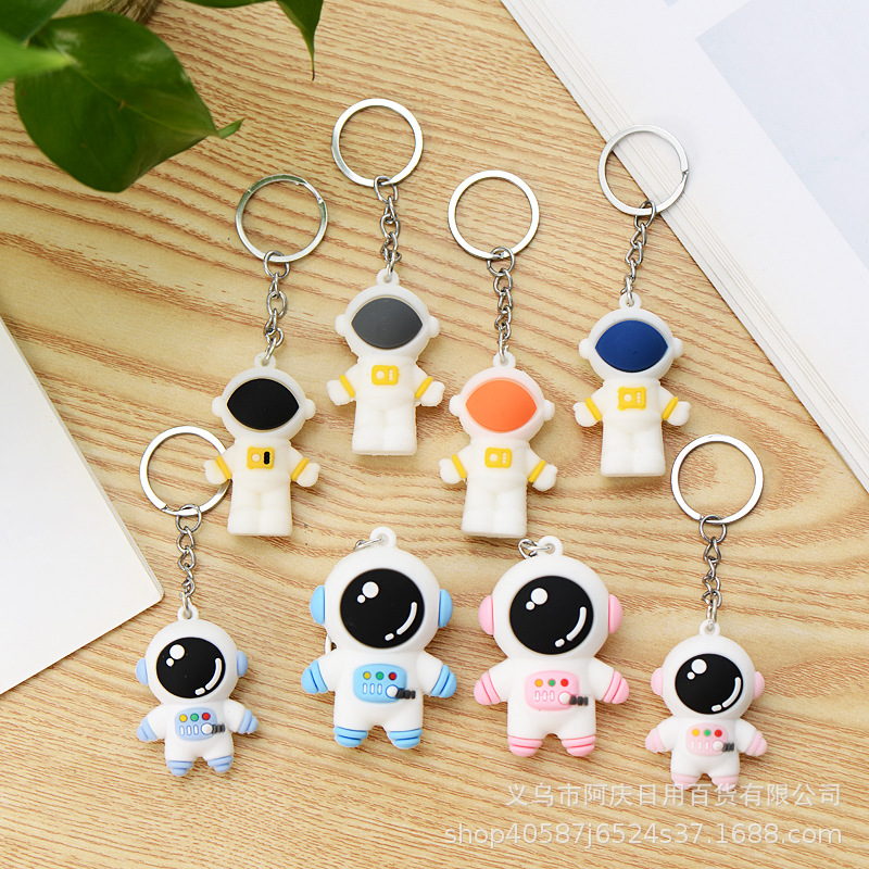 Online Influencer Cute Spaceman Astronaut Keychain Pendant Bag Fashion Accessories Small Gift Car Key Chain