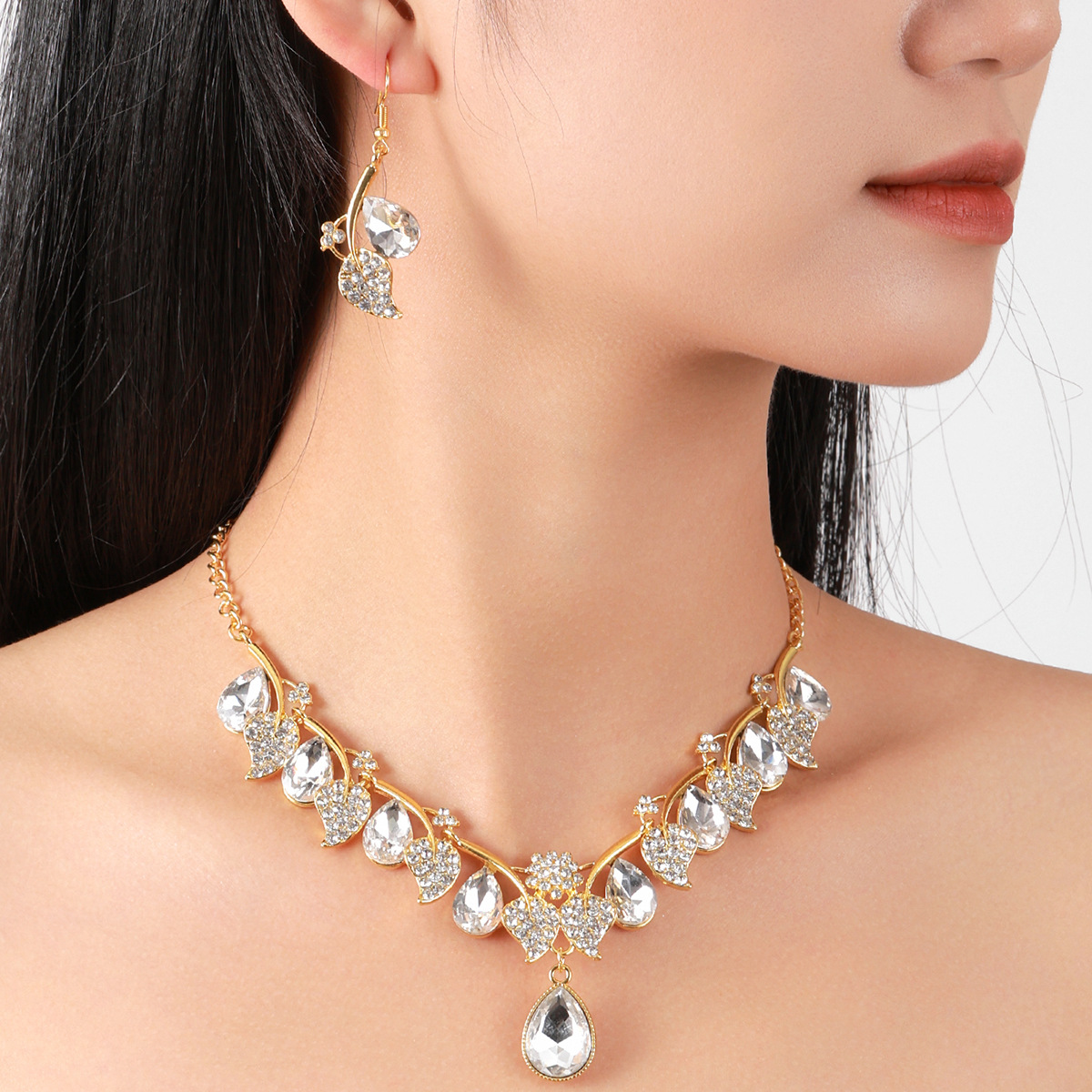 New Accessories Set European and American Stylish Water Drop Full Diamond Leaf Necklace Clavicle Chain Bridal Earrings Two-Piece Set Accessories