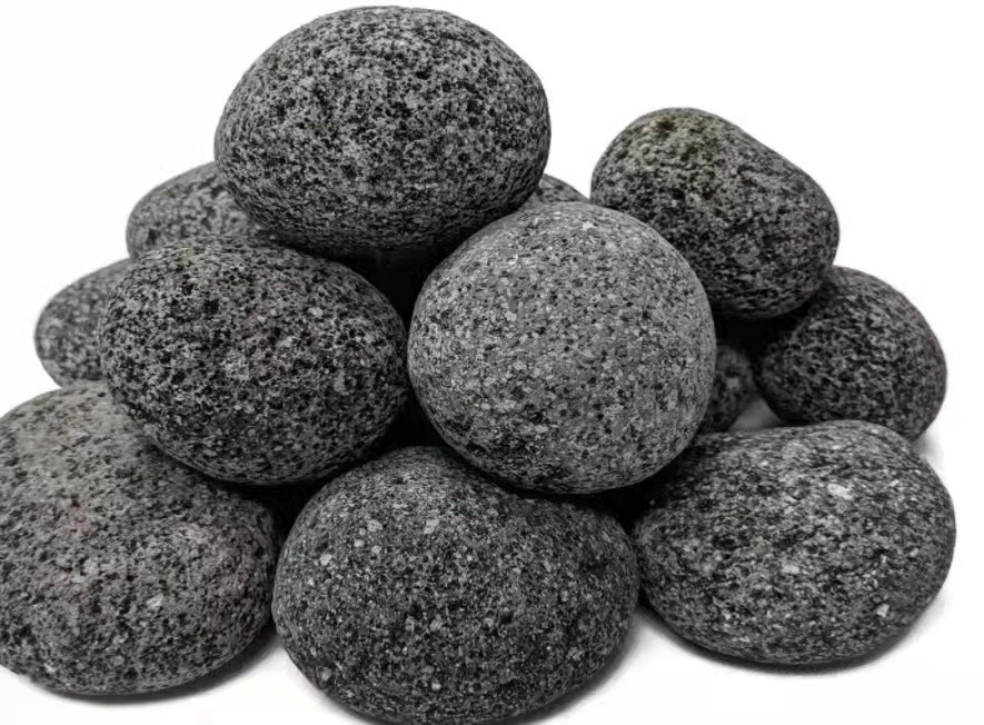 火山岩黑色鹅卵石 玄武石火山岩鹅卵石 景观地铺鹅卵石 烧烤炉