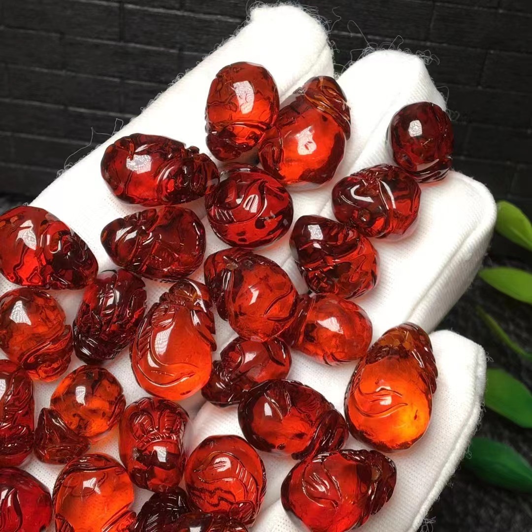 天然琥珀蜜蜡血珀雕刻钱袋小吊坠酒红色配饰挂件豪展珠宝直销批发