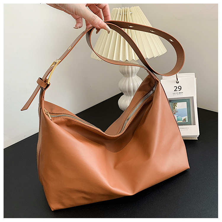 Idle Style New Large Capacity Shoulder Bag Women's Casual Simple Solid Color Pu Tote Bag Commuting Solid Color Crossbody Bag