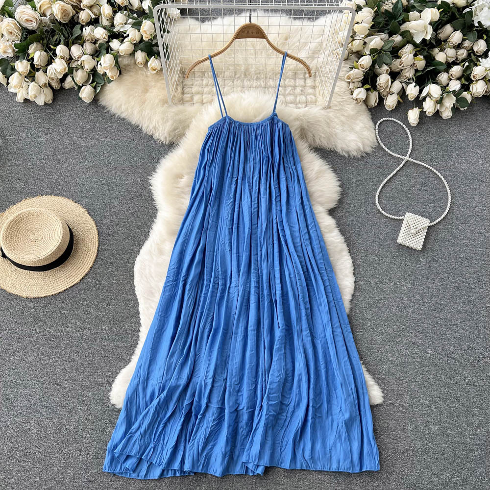 三亚沙滩裙子海边度假旅拍宽松显瘦长裙法式超仙蓝色吊带连衣裙女-阿
