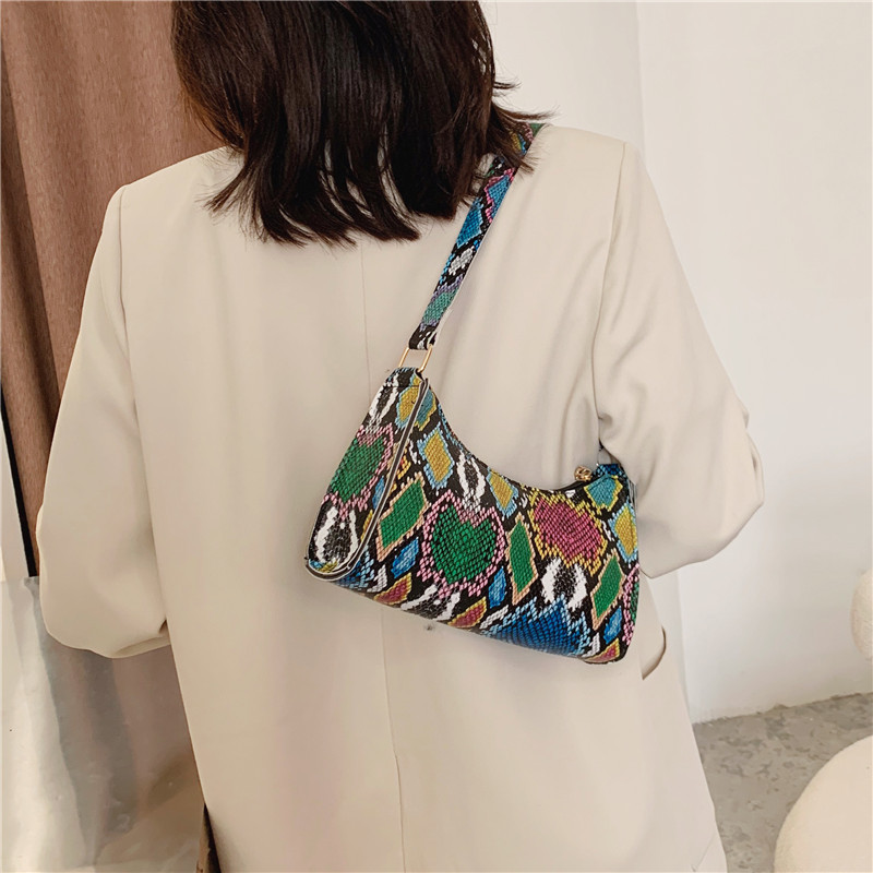 2021 New Fashionable Retro Snake Pattern Handbag Fashionable Stylish Small Clutch Baguette Bag New Underarm Bag for Women