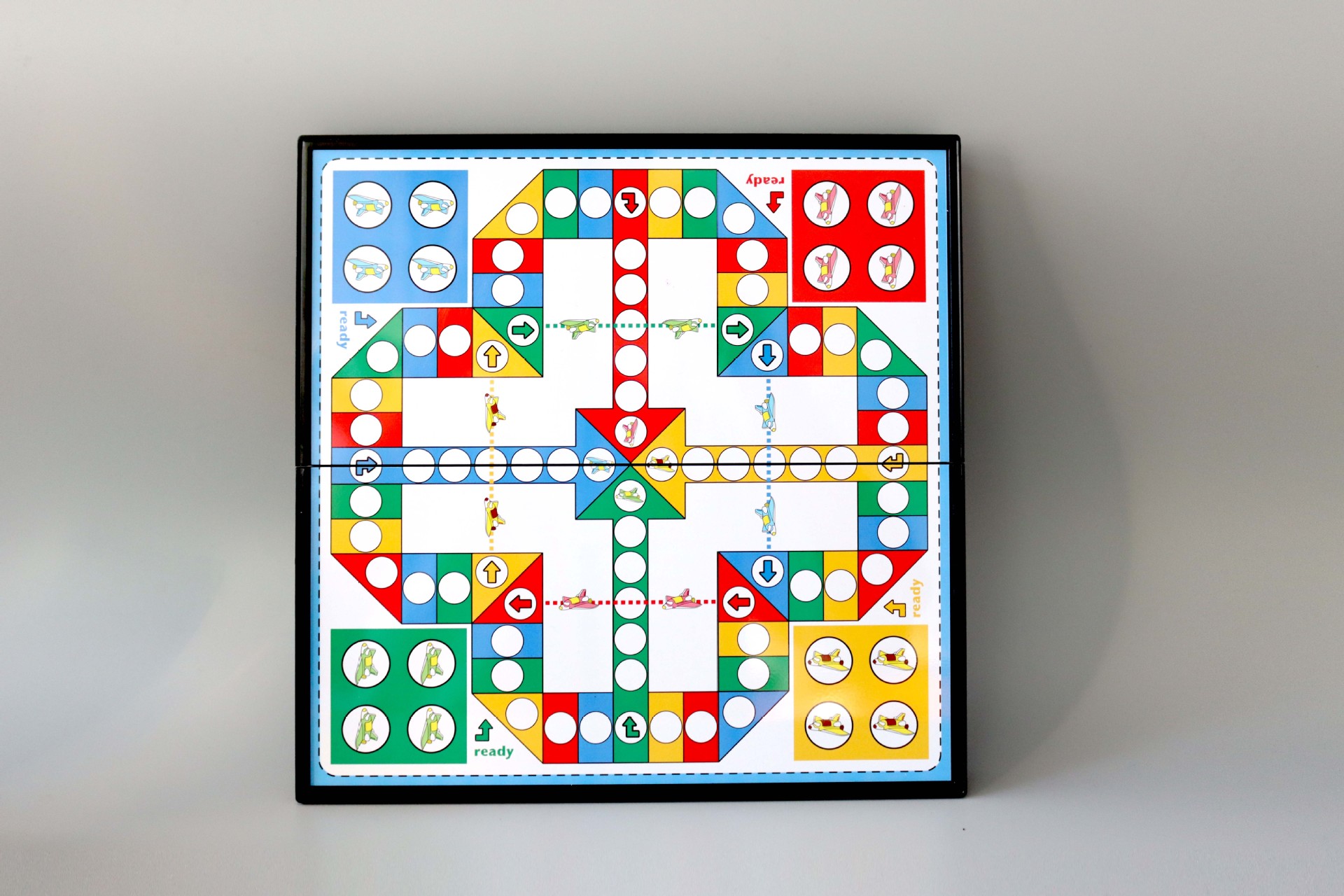 磁性中号飞行棋批发 游戏棋磁力棋子 折叠盒便携式家庭亲子娱乐棋