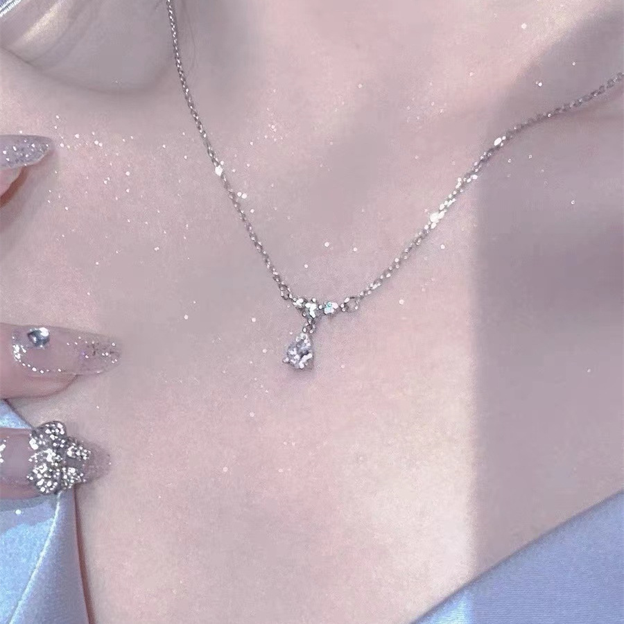 ins网红款银色水滴吊坠项链轻奢小众毛衣锁骨链女简约设计感高级
