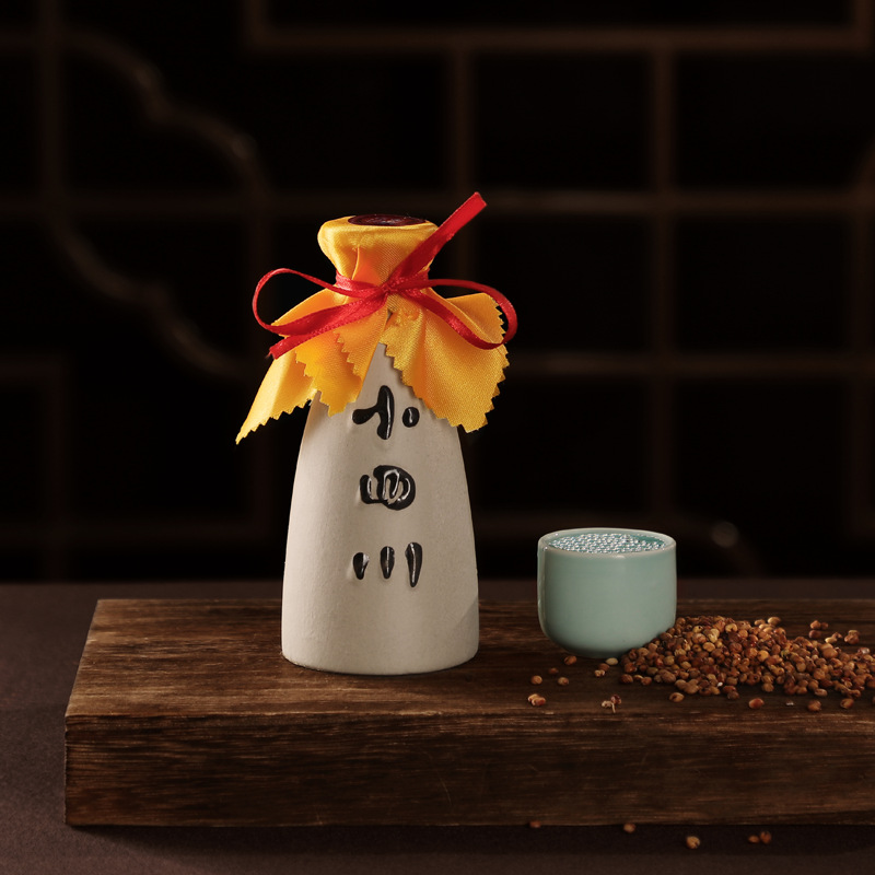 【小四川】五粮浓香白酒38度125毫升陶瓷特色小白酒整箱亏本批发