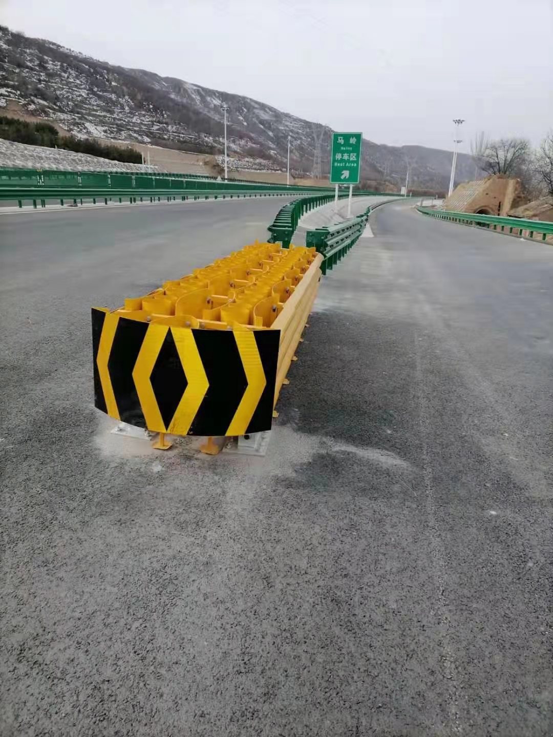 高速公路可导向防撞垫安全防护垫隧道口分叉路口车辆缓冲减震分流