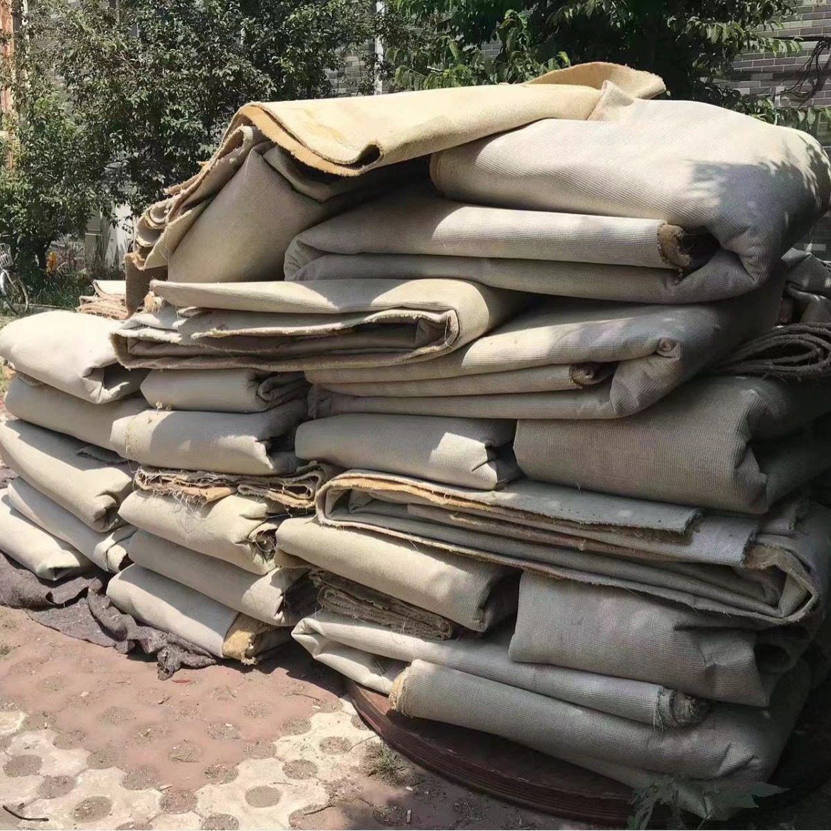 江西吉安出售酒店二手地毯可用工地地面保护 鸡鸭养殖基地保温毯