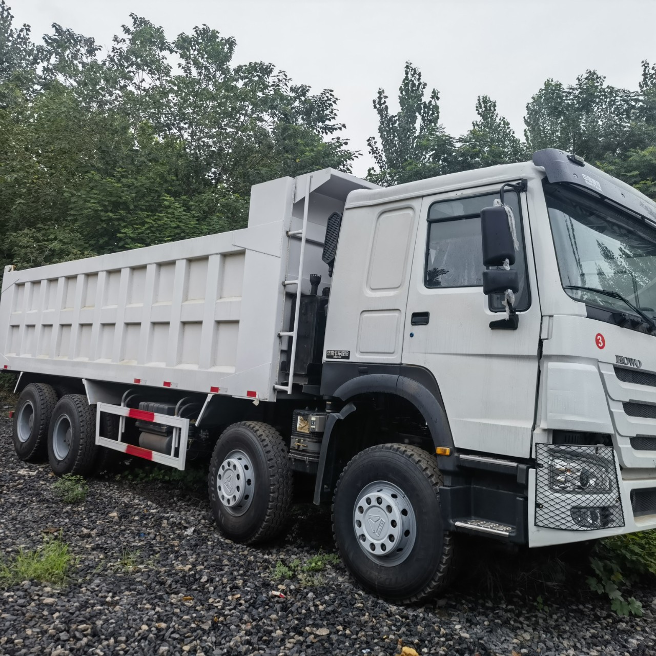 销往非洲二手豪沃前四后八自卸车 双桥渣土运输车 倾斜车375马力