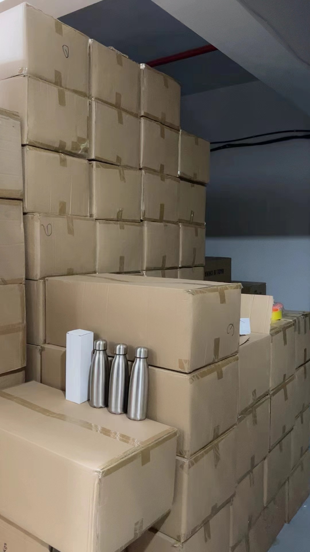 跨境外贸清仓处理可乐瓶保温杯库存尾货地摊团购赠品礼品直播批发