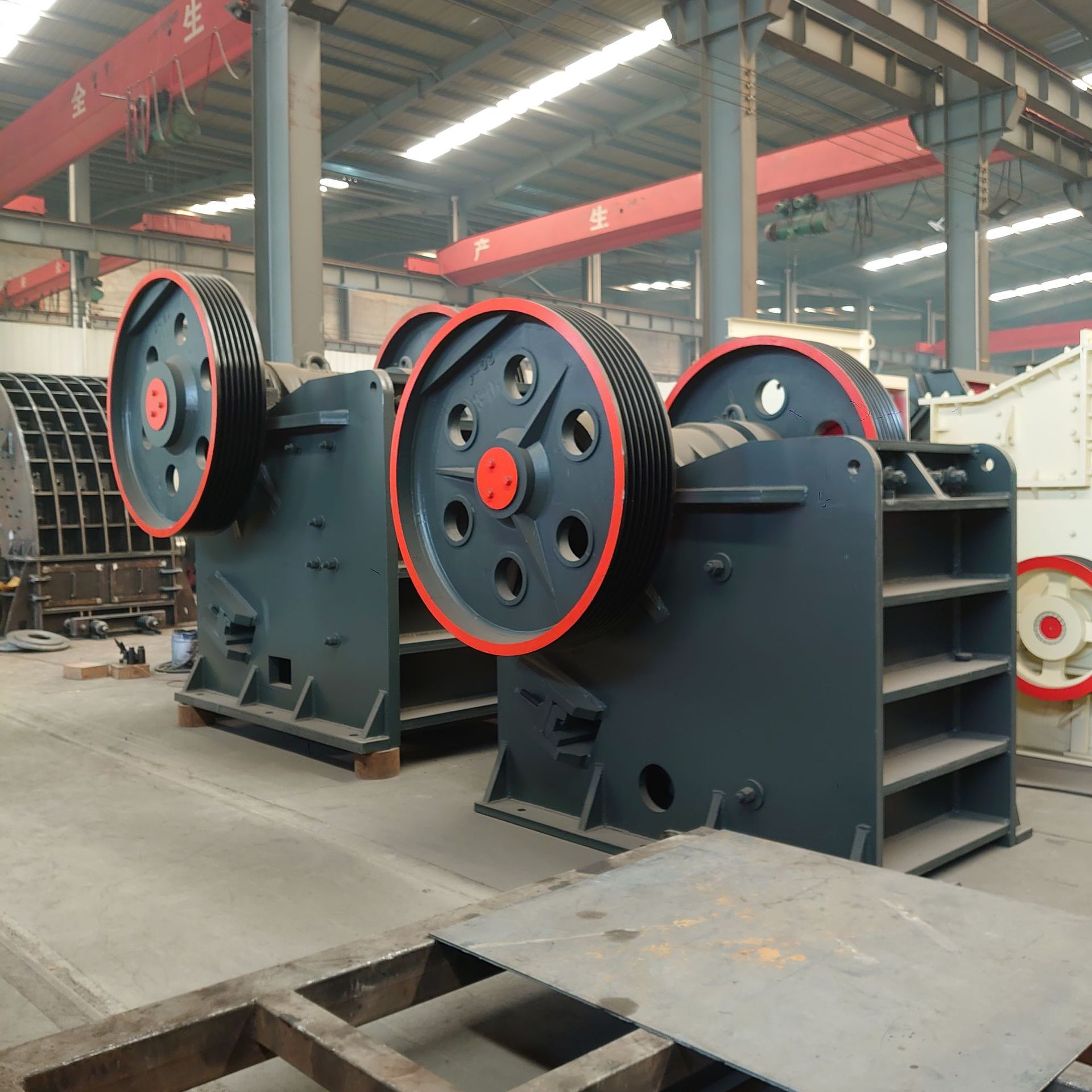 大型老虎口夹板式破石机 鄂式制砂碎石机 pe-400*600型颚式破碎机