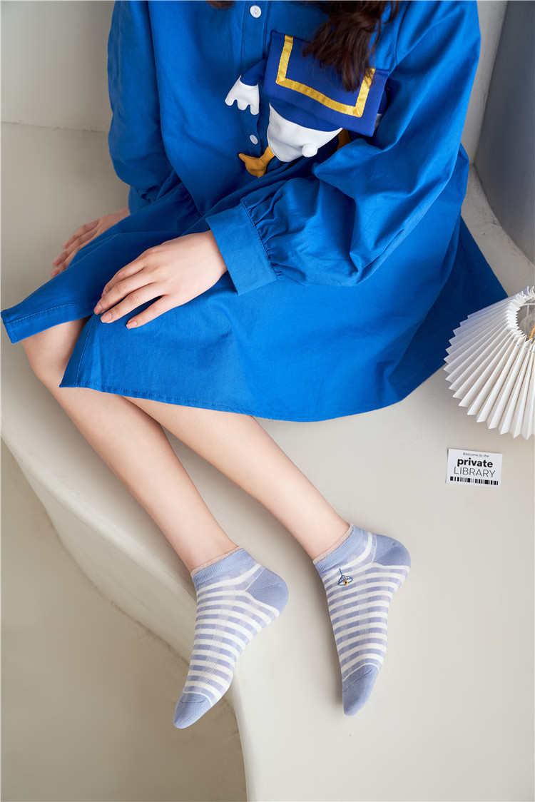 22春夏新款船袜韩版蓝色系刺绣条纹花朵浅口袜子学院风女孩短筒袜