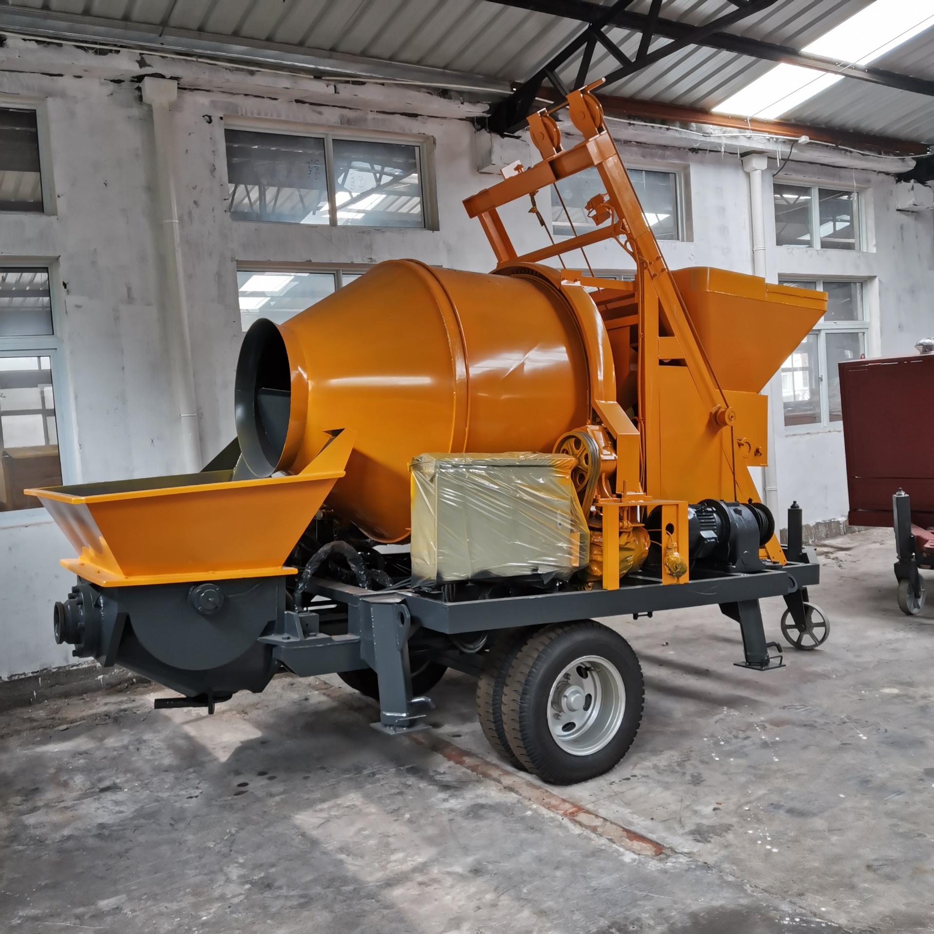 混凝土输送泵 混凝土拖泵 搅拌拖泵 搅拌泵车 搅拌泵机 搅拌机泵