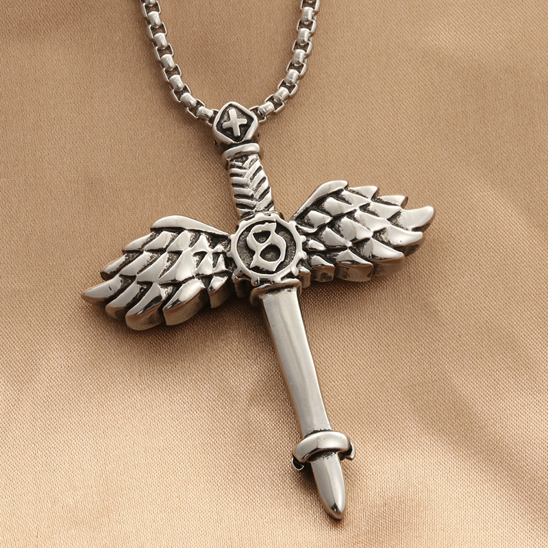 欧美钛钢羽翼剑项坠个性朋克复古潮男翅膀剑不锈钢吊坠厂家直供