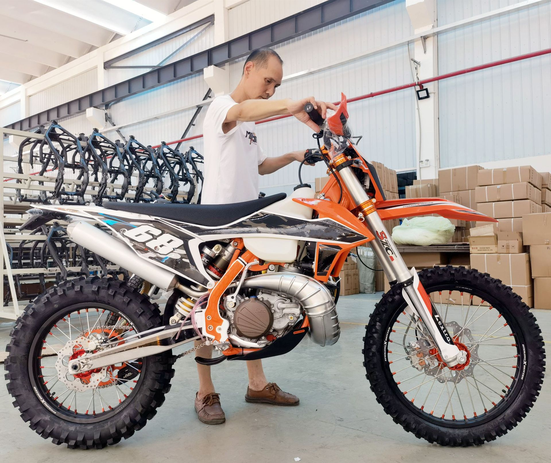 300cc 立式单缸2冲程水冷发动机越野摩托车ktm风格竞技摩托车