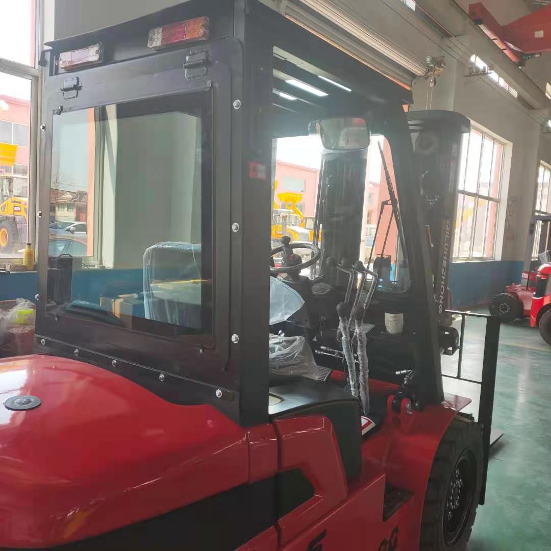 明显的降低了驾驶室对耳边噪声和叉车颤动产生的不良感觉,提高了驾驶