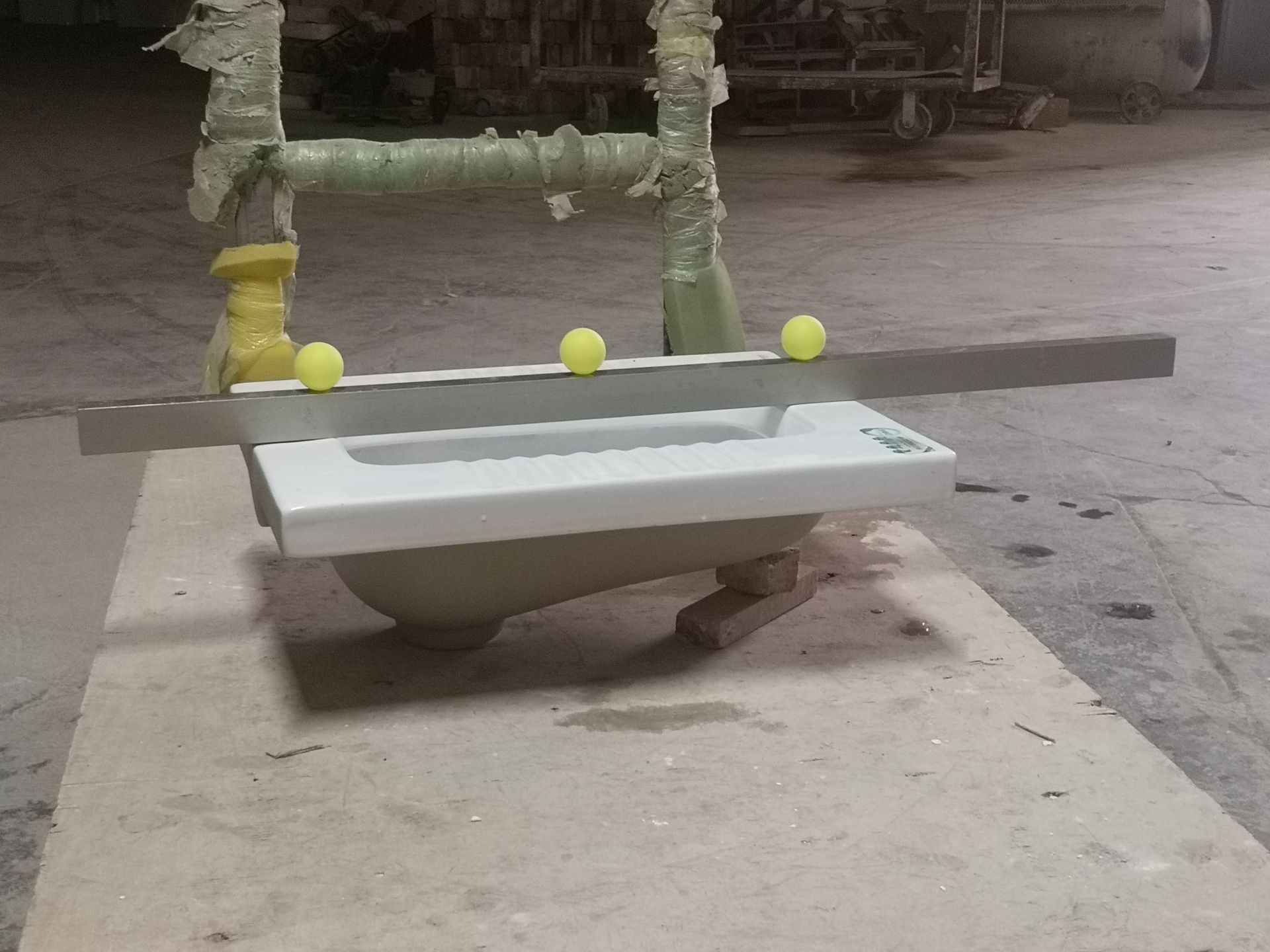 高平整无存水弯陶瓷蹲便器瓷蹲式大便器卫生间蹲坑便池厂家直供