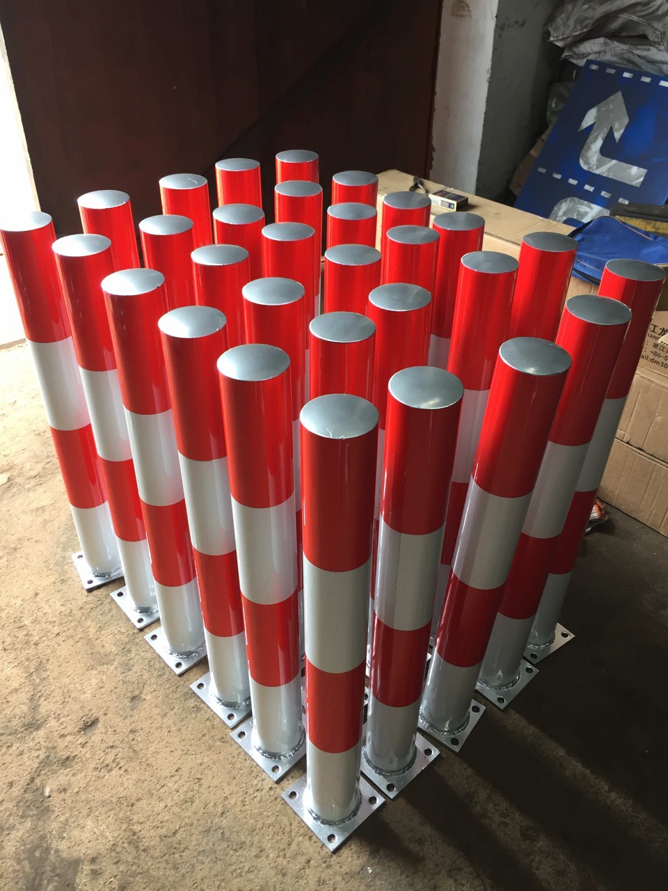 红白警示桩 预埋警示柱 黑黄警示柱 警示柱安装 分道柱 警示桩