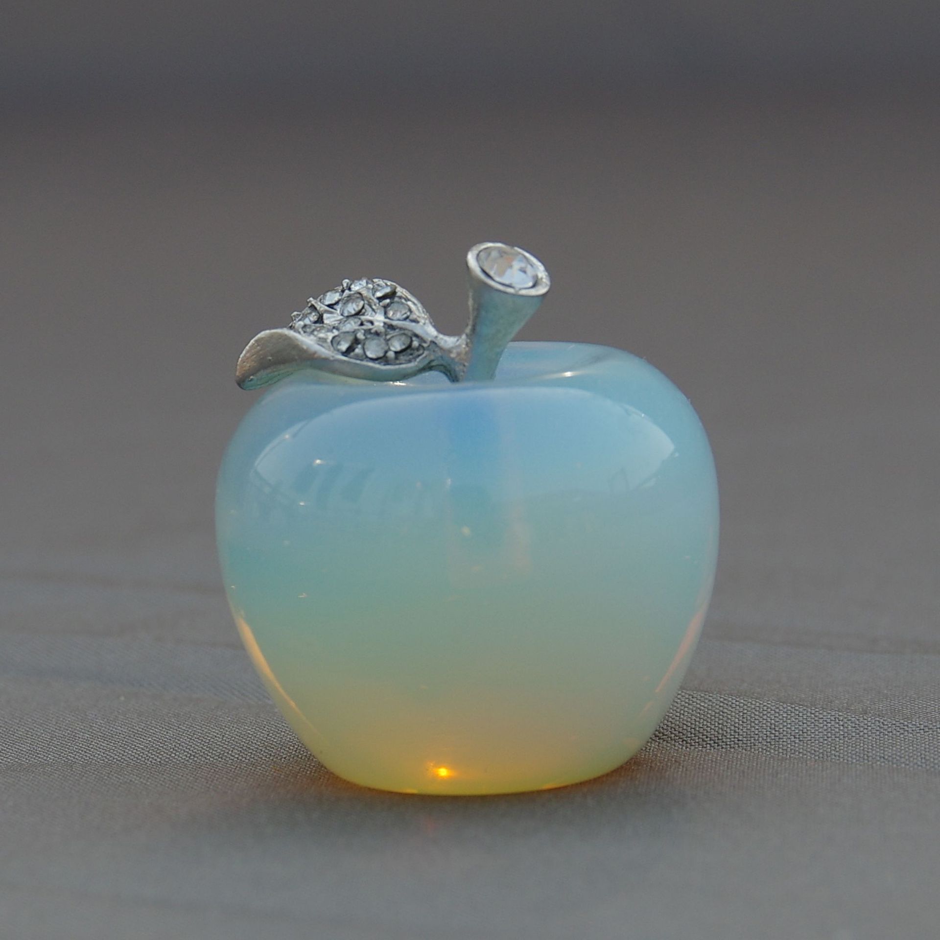 新款新款2022水晶苹果半宝石雕刻圣诞平安礼物车载家居用品工艺品