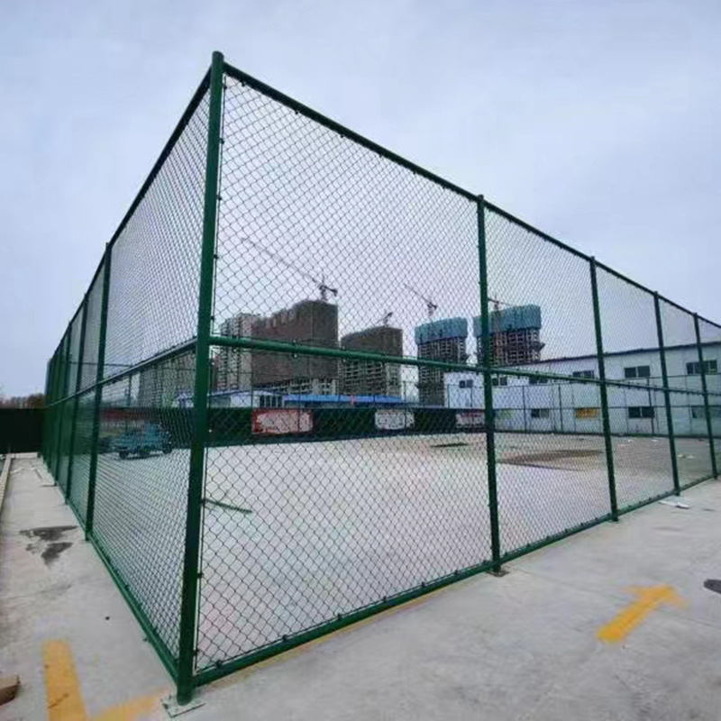 学校篮球场围栏网 量大价优 足球场公园运动体育场勾花护栏网