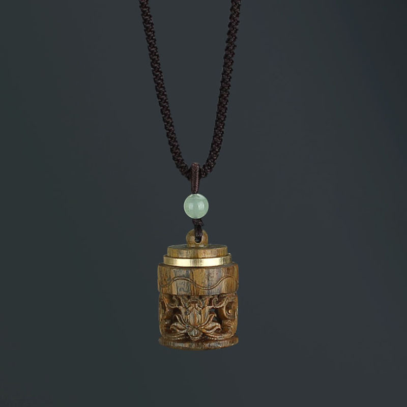 Vintage Green Sandalwood Perfume Bag Pendant Necklace Open Incense Pill Box Sweater Chain Car Hangings Accessories Accessories for Men and Women