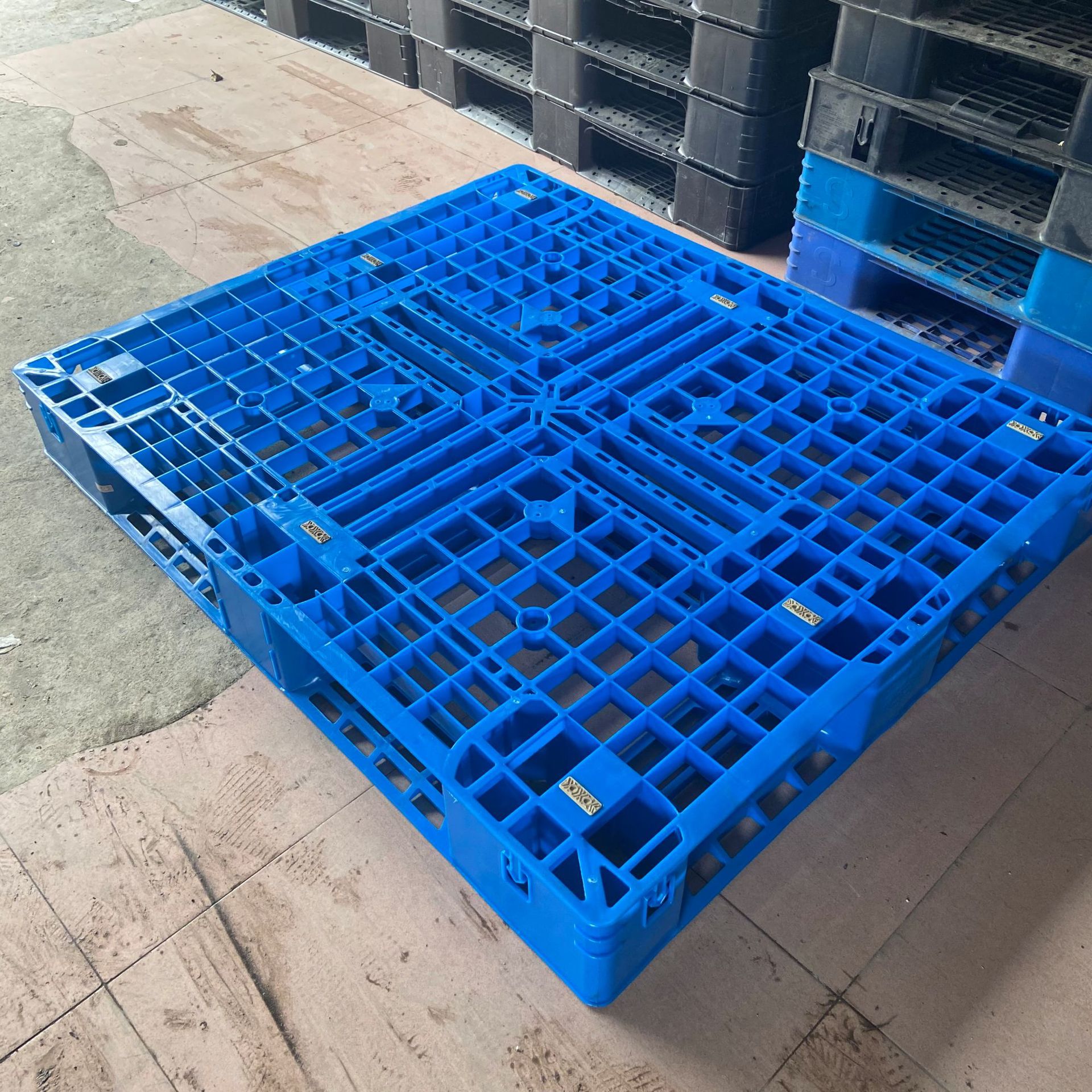 周转塑料胶卡板 新料注塑蓝色塑胶托盘 1210田字形地台板塑料栈板