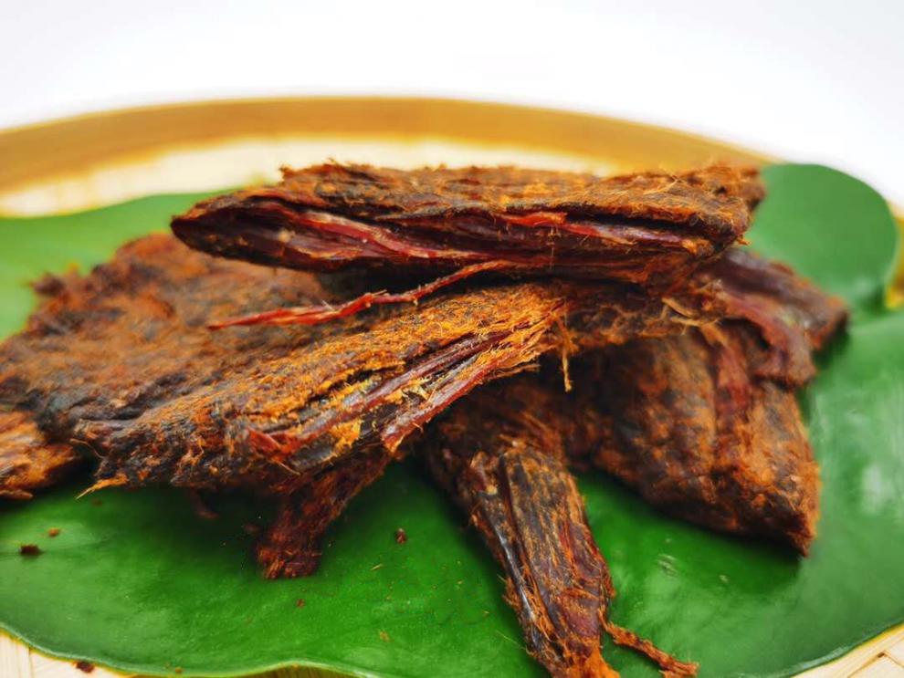 云南临沧特产沧源佤味麻辣牛肉干火烧油炸香酥牛干巴佤膳牛肉条
