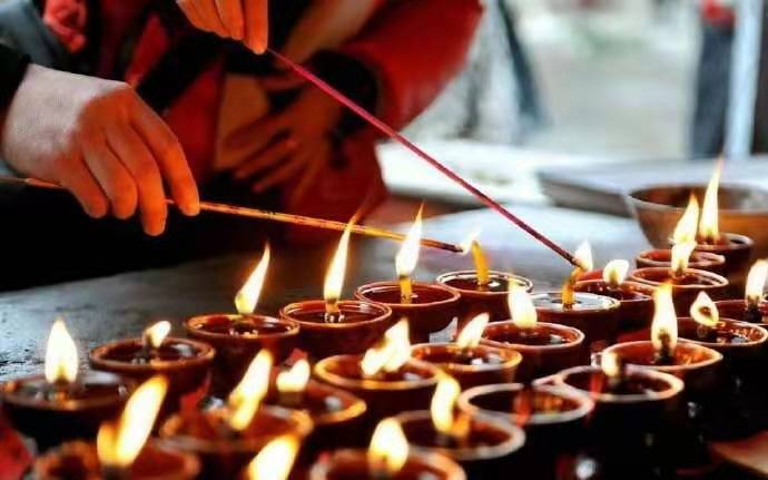 寺庙七彩琉璃莲花灯酥油灯座八吉祥结婚高脚烛台供佛灯架长明灯座