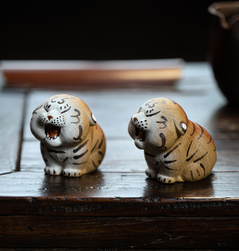 宜兴紫砂茶宠老虎摆件生肖拉毛泥绘小萌虎茶玩茶具桌配件可养批发