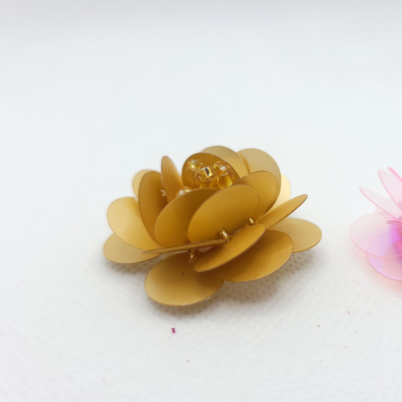 厂家现货玻璃珠管珠片花服装鞋帽diy辅料手工钉珠亮片花朵布贴