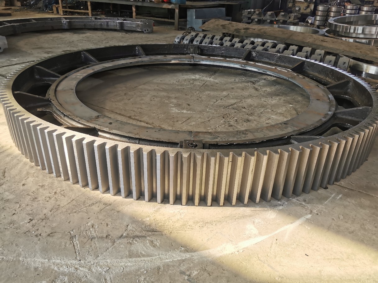 球磨机大齿轮精车,棒磨机设备齿圈配件