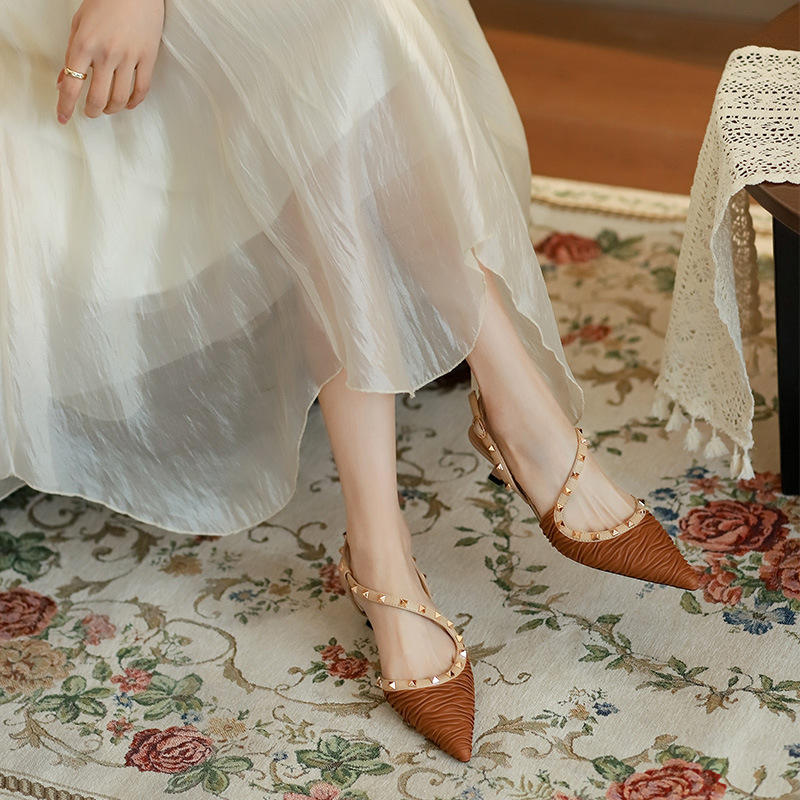 一代佳人2024夏季新款尖头细跟凉鞋女时尚气质铆钉中跟女鞋699921