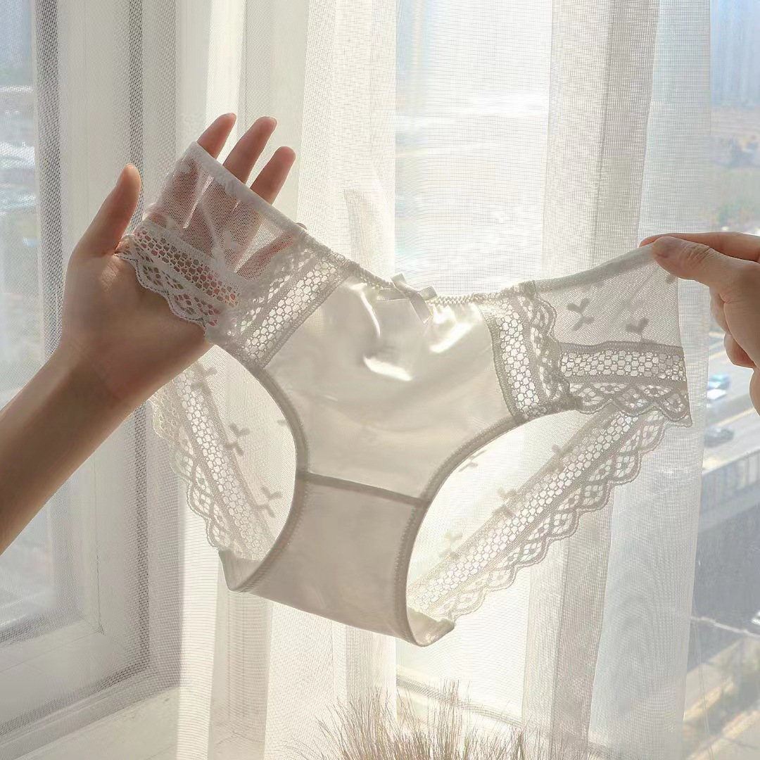法式性感蕾丝缎面内裤女2024新款低腰薄款纯欲黑白色半透明三角裤