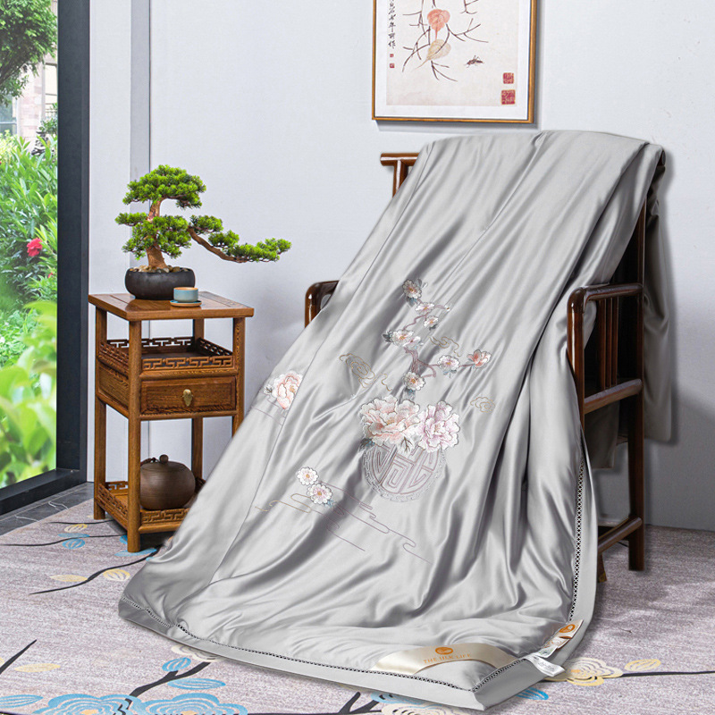 Tongxiang Silk Quilt Summer Blanket Mulberry Silk Quilt Silk Duvet Insert Cotton Double Quilts Air Conditioner Quilt Silk Quilt Wholesale